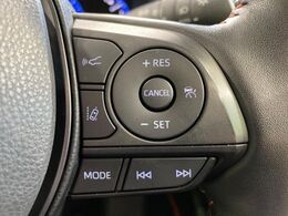 【レーダークルーズコントロール】高速道路での長距離走行が楽に！！自動で速度を保つクルーズコントロールが、衝突軽減システムと連携し、前方の車両を感知して車間を保つように速度調節してくれます！！