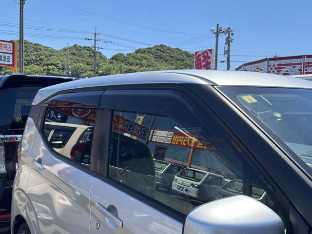 州運輸局長指定工場（1-4576）。私達プロ（白川・喜多・梅木）が、責任を持ってお客様の愛車を整備・点検致します。価格はもちろん、技術も負けません。