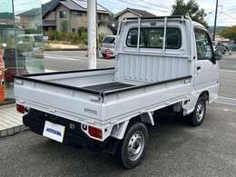 外装:軽トラックですのでコキズ、小へこみはあると思いますがとても程度の良好な車両だと思います♪