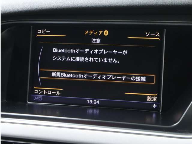 アウディ純正のナビゲーションシステムであるMMI（マルチメディアインターフェイス）は、フルセグ地デジTVやBluetooth、SDカードなど、多彩なメディアに対応しています。