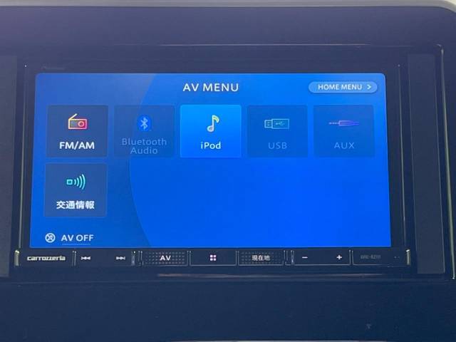 【純正ナビ】人気の純正ナビを装備。オーディオ機能も充実しており、Bluetooth接続すればお持ちのスマホやMP3プレイヤーの音楽を再生可能！毎日の運転がさらに楽しくなります！！