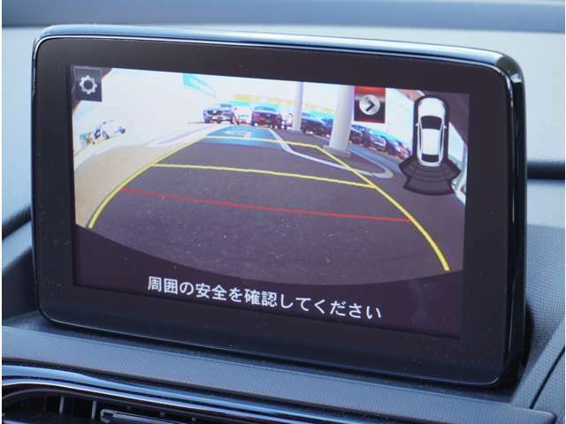 【バックカメラ】駐車が苦手な方でも安心してお乗りいただけます。リバース連動で画面が切り替わるのでとっても便利です。今や後方確認の必須アイテムですよね。