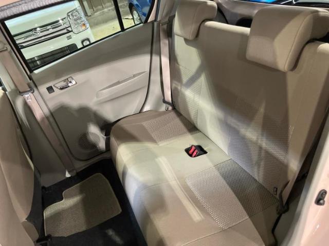 WECARSでは各商談席に大型モニターをご用意しております！見やすい大画面でゆったりと全国の在庫をご覧いただけます！是非ご来店お待ちしております！