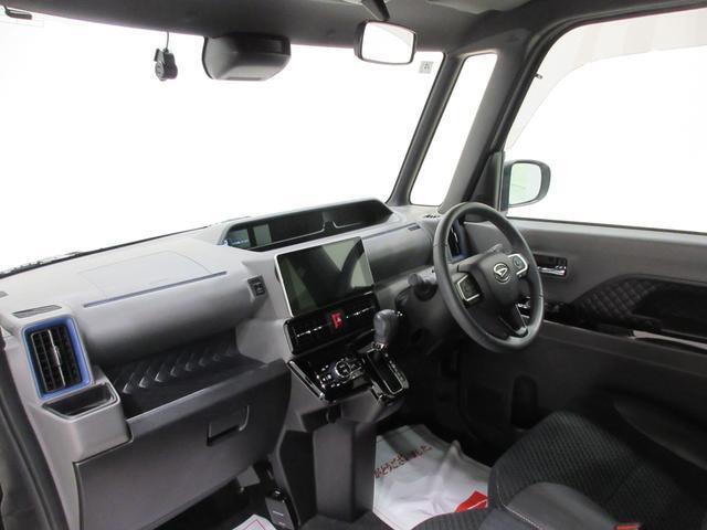 ダイハツのお店では、ダイハツ車を知り尽くしたプロフェッショナルが、専用の診断機器を使って各システムを点検しております。