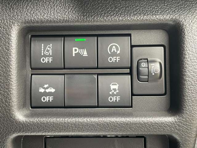 こちら運転席周りの操作部分・装備の写真になります。各部しっかり動作の確認をしておりますので、ご安心だくさい。また、第三者機関の鑑 定書もありますので、そちらも併せて、ご確認いただければ幸いです！