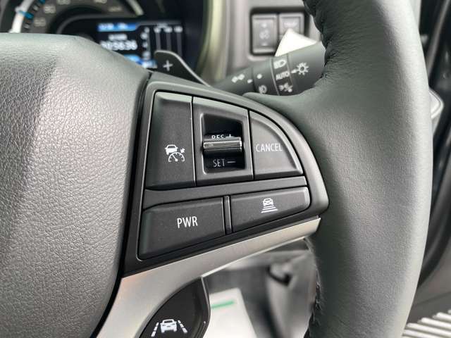 こちら運転席周りの操作部分・装備の写真になります。各部しっかり動作の確認をしておりますので、ご安心だくさい。また、第三者機関の鑑 定書もありますので、そちらも併せて、ご確認いただければ幸いです！