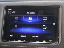 ナビゲーションはギャザズ8インチナビ（VXM-207VFEi）を装着しております。AM、FM、CD、DVD再生、Bluetooth、音楽録音再生、フルセグTVがご使用いただけます。