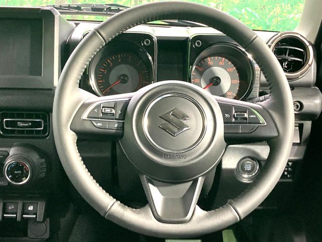 ステアリングも使用感が少なく、きれいな状態となっております♪