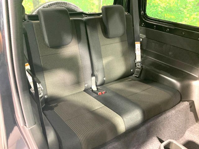 高品質なオリジナルフロアマットもオプションにてご用意しております。お好きなデザインやカラーをお車に合わせて選んでいただくことができます♪