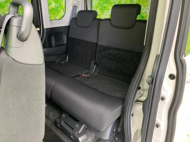 WECARSでは各商談席に大型モニターをご用意しております！見やすい大画面でゆったりと全国の在庫をご覧いただけます！是非ご来店お待ちしております！