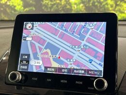 【純正ナビ】人気の純正ナビを装備しております。ナビの使いやすさはもちろん、オーディオ機能も充実！キャンプや旅行はもちろん、通勤や買い物など普段のドライブも楽しくなるはず♪