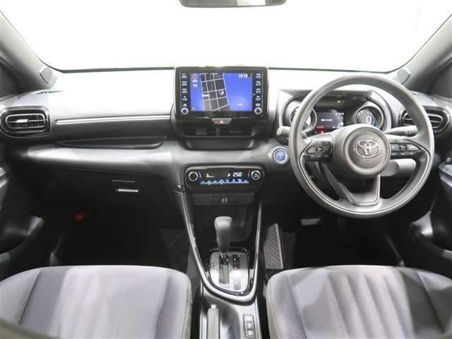 使いやすく運転しやすいレイアウトの運転席回り。