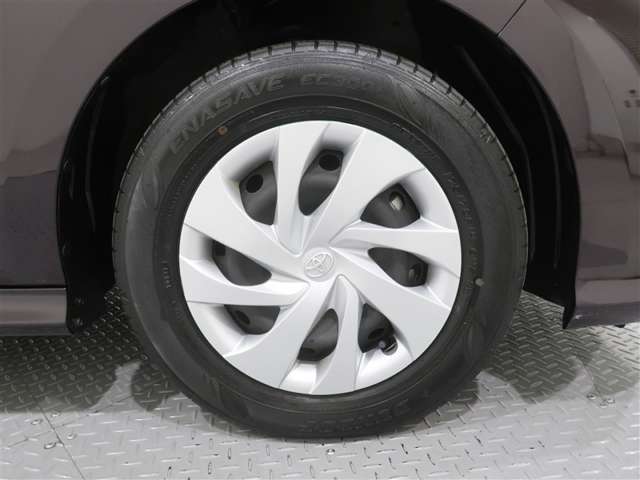 タイヤサイズは175/70R14　です。