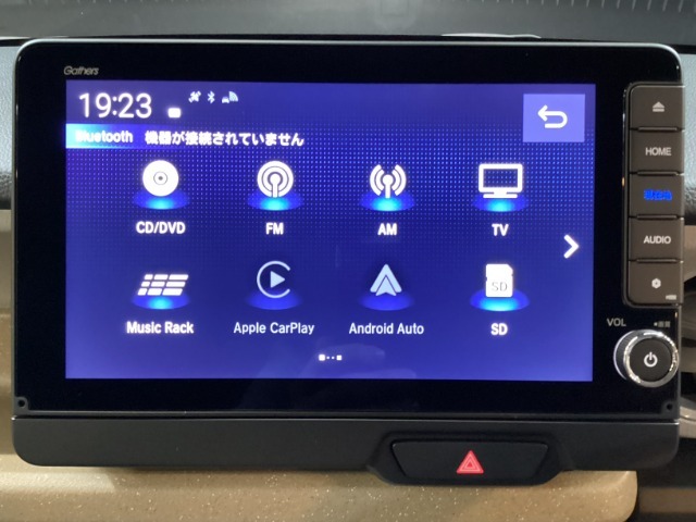 メモリーインターナビ付いています。スマートフォンとの連動も可能です。