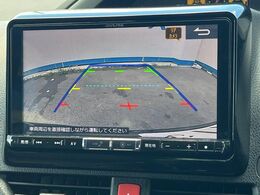 【バックカメラ】駐車時に後方がリアルタイム映像で確認できます。大型商業施設や立体駐車場での駐車時や、夜間のバック時に大活躍！運転スキルに関わらず、今や必須となった装備のひとつです！