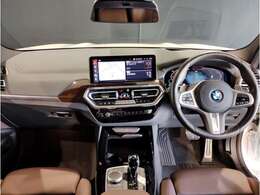 ☆センターパネルを運転席側に僅かに傾けたBMW独特のインパネ☆【駆け抜ける歓び】はここからもスタートしております☆