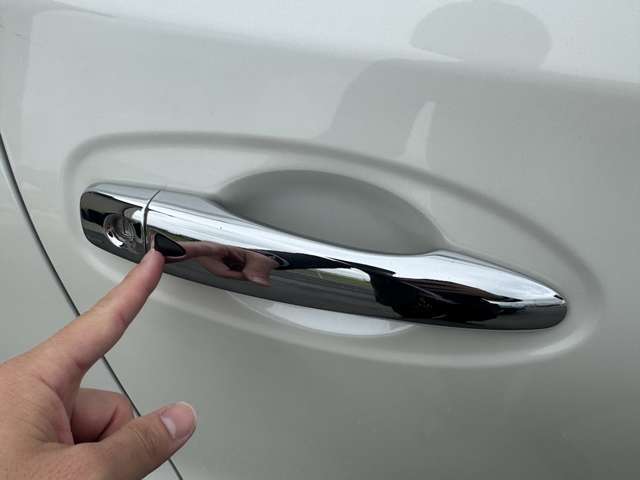 カギを携帯していればボタンを押すだけで開錠、施錠が可能です！