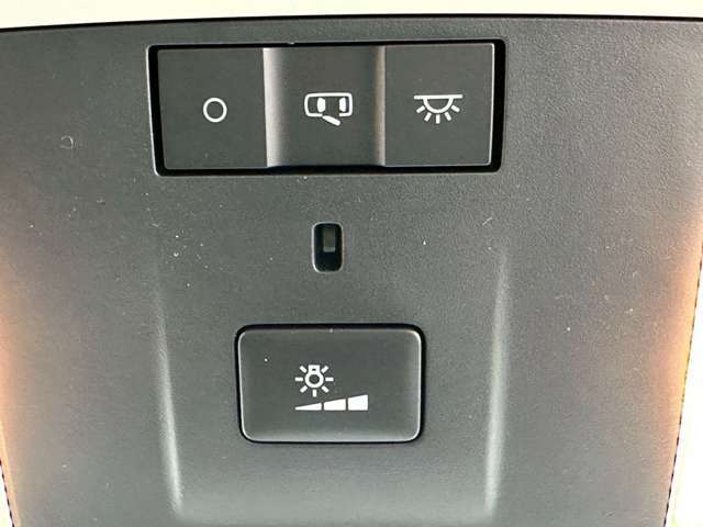 自社の陸運局認証工場を併設！国家資格を持った整備士による整備。ステレオ、エアコン等の走行に関係のない所も不具合箇所があれば修理してご納車致します。