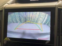 【バックカメラ】駐車時に後方がリアルタイム映像で確認できます。大型商業施設や立体駐車場での駐車時や、夜間のバック時に大活躍！運転スキルに関わらず、今や必須となった装備のひとつです！
