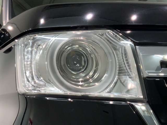 LEDヘッドライトは、点灯の瞬間から最大光量を発揮し、突然暗くなるトンネルなどでの安定感を高めます。