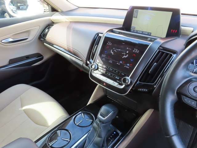 ★販売は勿論の事・買取・板金・車検・日常のメンテナンスから修理や保険、例えば事故を起こした後の対応等まで幅広くご相談に応じます！お気軽にスタッフまで★