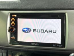 【純正ナビ】人気の純正ナビを装備しております。ナビの使いやすさはもちろん、オーディオ機能も充実！キャンプや旅行はもちろん、通勤や買い物など普段のドライブも楽しくなるはず♪