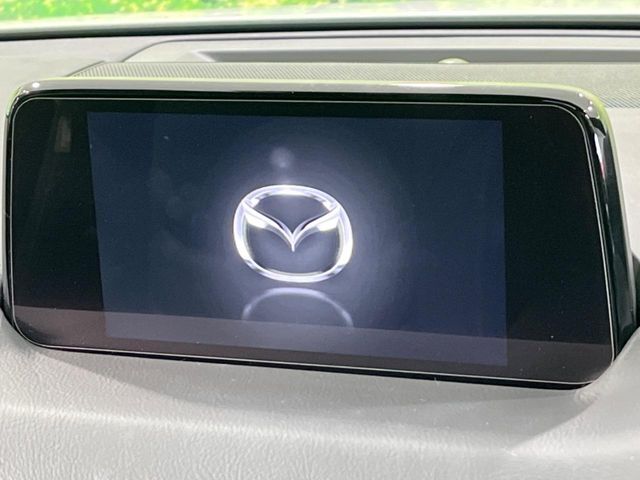 【マツダコネクトナビ】車内の雰囲気にマッチした一体型タイプのナビ。各種車輌設定やBluetooth再生等、様々な機能が楽しめます。直感的なダイヤル操作が可能で、使い勝手も良好です。