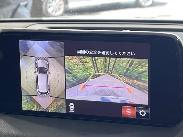 【360°ビューモニター】専用のカメラにより、上から見下ろしたような視点で360度クルマの周囲を確認することができます☆死角部分も確認しやすく、狭い場所での切り返しや駐車もスムーズに行えます。