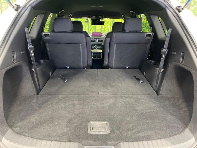 後席を格納すると、これだけの広さが！シーンに合わせたシートアレンジで、大きな荷物も積むことが出来ます♪