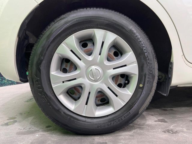 【純正アルミホイール】外観にマッチしたアルミホイールを装着しております。各種アルミホイールや、スタッドレスタイヤも取扱いしております。是非ご相談ください♪