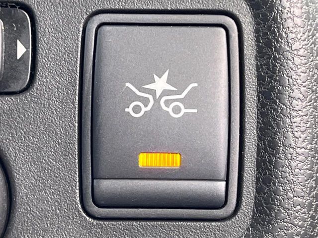 【衝突軽減システム】走行中に前方の車両等を認識し、衝突しそうな時は警報とブレーキで衝突回避と被害軽減をアシスト。より安全にドライブをお楽しみいただけます。ETC