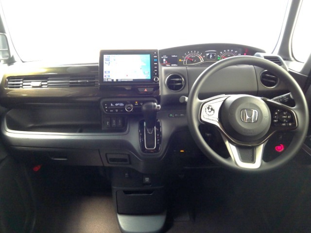 Honda車が初めての方にも扱いやすく分かりやすいインパネ周りと各種スイッチ類です。