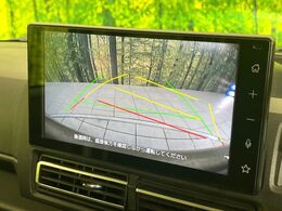 【バックカメラ】駐車時に後方がリアルタイム映像で確認できます。大型商業施設や立体駐車場での駐車時や、夜間のバック時に大活躍！運転スキルに関わらず、今や必須となった装備のひとつです！