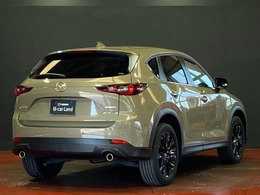 【CX-5】上質感と精悍さを兼ね備え、ワイド感を強調した意匠。オールラウンドな機能美と品格、洗練されたデザイン。