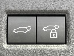 【パワーバックドア】スマートキーや運転席のボタンを押すだけでリアゲートが自動で開閉します！荷物を持っている時や、高い位置にあるバックドアを閉める際に便利な機能です♪