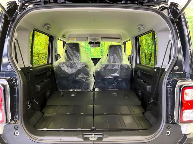後席を格納すると、これだけの広さが！シーンに合わせたシートアレンジで、大きな荷物も積むことが出来ます♪