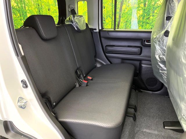 高品質なオリジナルフロアマットもオプションにてご用意しております。お好きなデザインやカラーをお車に合わせて選んでいただくことができます♪