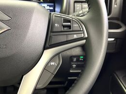 【アダプティブクルーズコントロール】高速道路での長距離走行が楽に！！自動で速度を保つクルーズコントロールが、衝突軽減システムと連携し、前方の車両を感知して車間を保つように速度調節してくれます！！