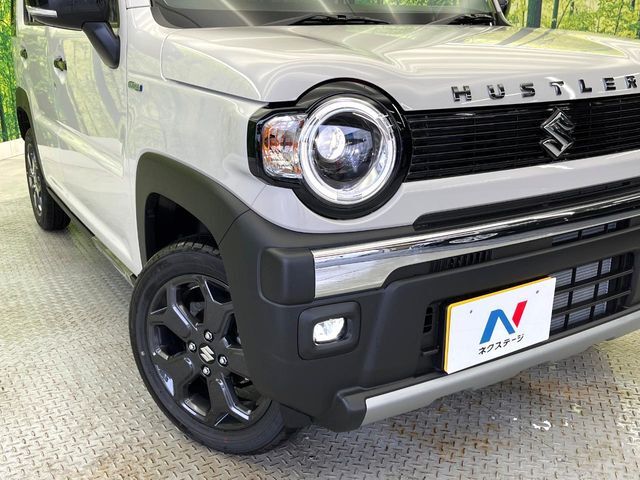 【LEDヘッドライト】悪天候や夜間走行時も良好な視界を確保し安心して運転できる高輝度LEDヘッドライトを装備！点灯速度が早く、消費電力も抑えられています。