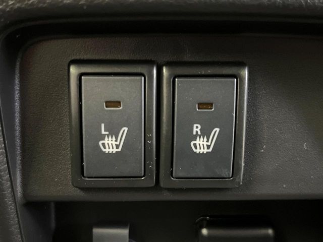 【前席シートヒーター】寒い日に重宝するシートヒーター！エアコンより早く温まってくれるので寒がりの人も安心ですね♪エアコンの温風は乾燥するから苦手、という方にもをおすすめです。