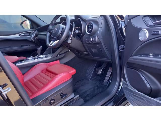 座席も固くもなく柔らかくもないので運転していてもフィット感はあります♪