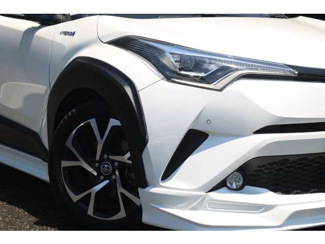 高効率・小型・軽量化を追求した1.8L 直列4気筒DOHCハイブリッドシステム搭載の「G」。
