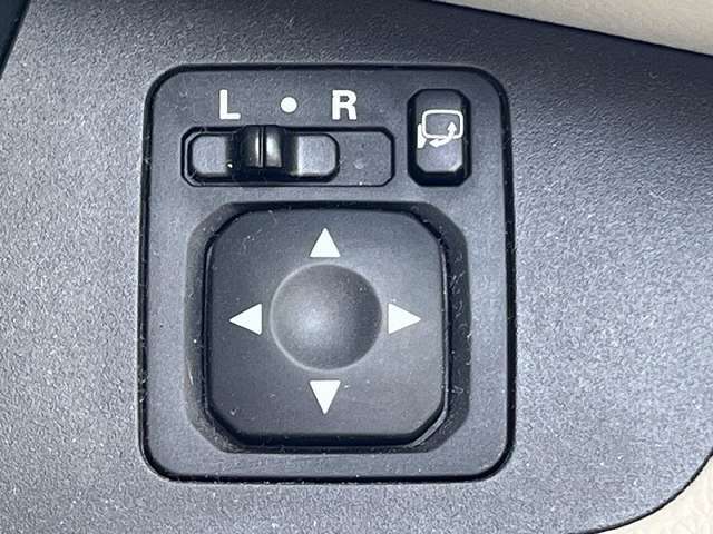 電動格納ミラー装備！狭い道でのすれ違いに威力を発揮します。