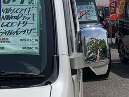 『全てのお客様に安心を』　自社整備工場にて厳しいチェックを通過した車両には点検記録簿と保証書を発行し、整備保証を付けさせていただきます。(一部車両を除く)