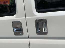 【原川鈑金塗装工場】西日本最大級の自社運営の鈑金塗装工場を完備しております。熟練の技術者が多数在籍し、一般修理や事故修理にも専門のスタッフがしっかり対応しますので安心です。