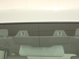 「デュアルカメラブレーキサポート」を装備しています。2つのカメラで、車や人を検知し、衝突の危険が高まると自動でブレーキをかけ衝突の回避または被害軽減に貢献します。