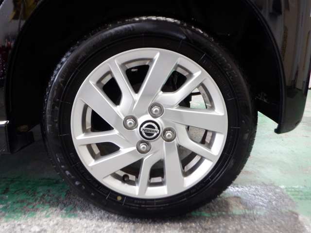 14インチアルミホイール！！格好良くてホイールがあなたの愛車をいっそう輝かせます☆