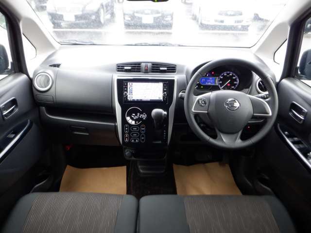 清潔で広々した座席です！是非、現車を見て体感してみてください。