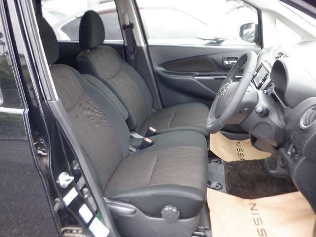 清潔で広々した座席です！是非、現車を見て体感してみてください。