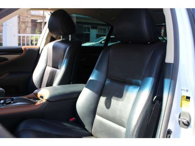 車検整備付　プリクラッシュセーフティ　黒革パワーシート　テレビキット　クルコン　ステアリングヒーター　　シートヒーター　カードキー　Bluetooth付　ETC　保証